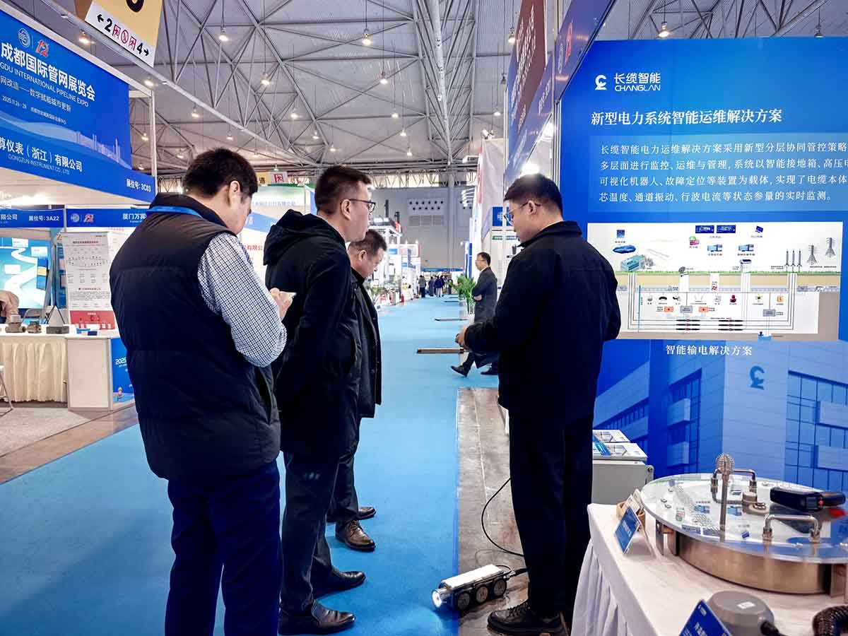 数字赋能城市生命线运维，银河集团GALAXY智能亮相成都国际管网展向兴趣人员介绍演示
